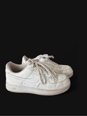 White Nike Air Force 1 sneakers size 6.5